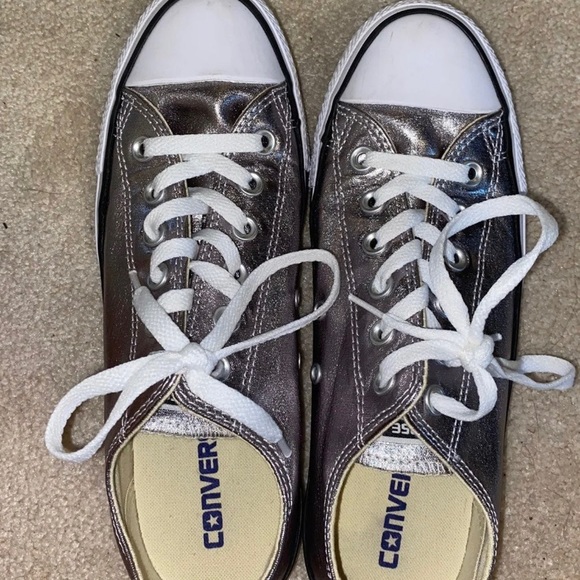 silver low top converse